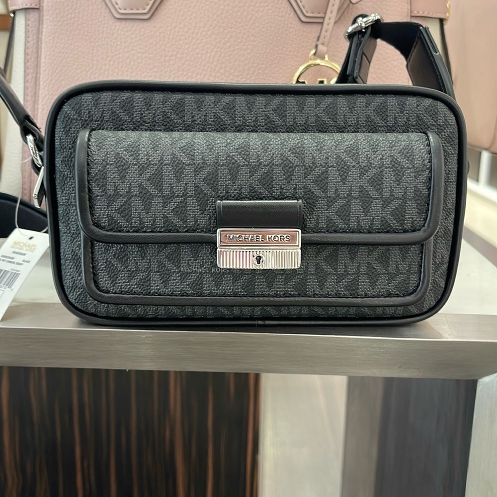 Michael Kors Bradshaw Extra-Small Signature Logo Camera Crossbody
Black/Silver - Picture 4 of 16